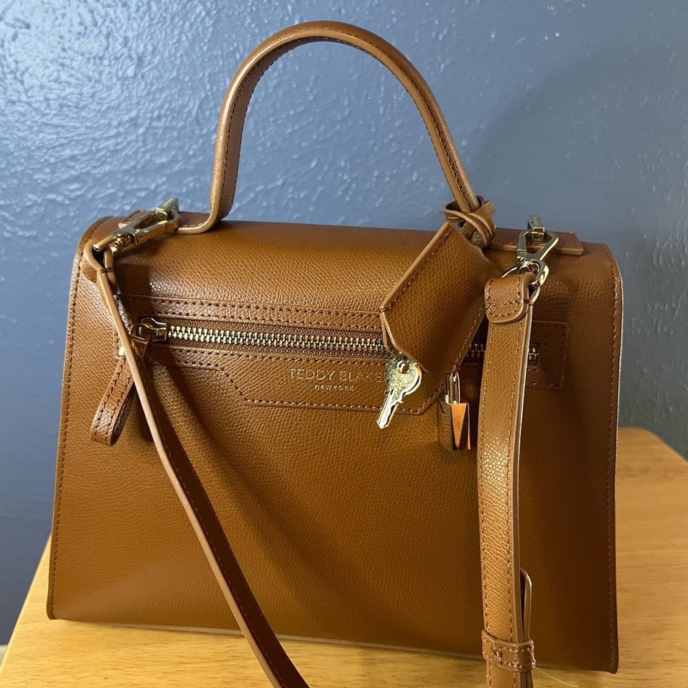 Teddy Blake Ava 11”